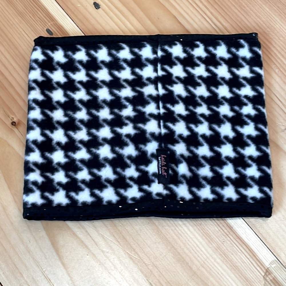 NWOT Heidi Hat reversible Neck warmer.